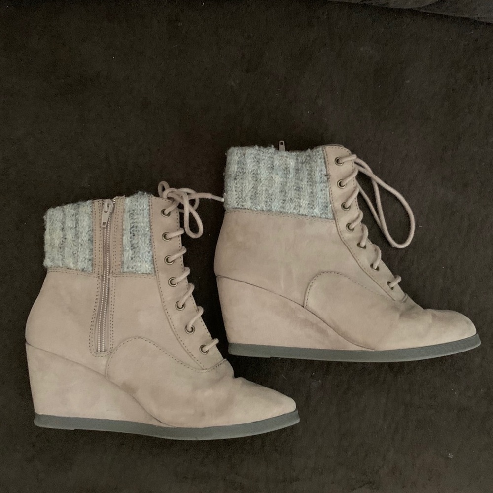 Wedged boots